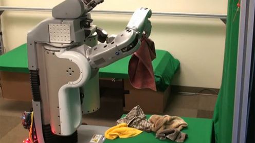 Marzenie każdej gospodyni – robot do układania ciuchów! [wideo] 1