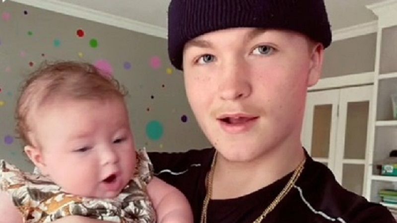 16-latek został samotnym ojcem. Takiej lawiny komentarzy nikt się nie spodziewał