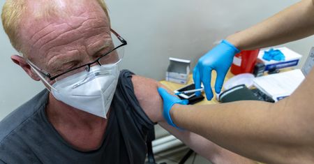 Jak skuteczne są Pfizer i Moderna? Nowe badania nie pozostawiają złudzeń