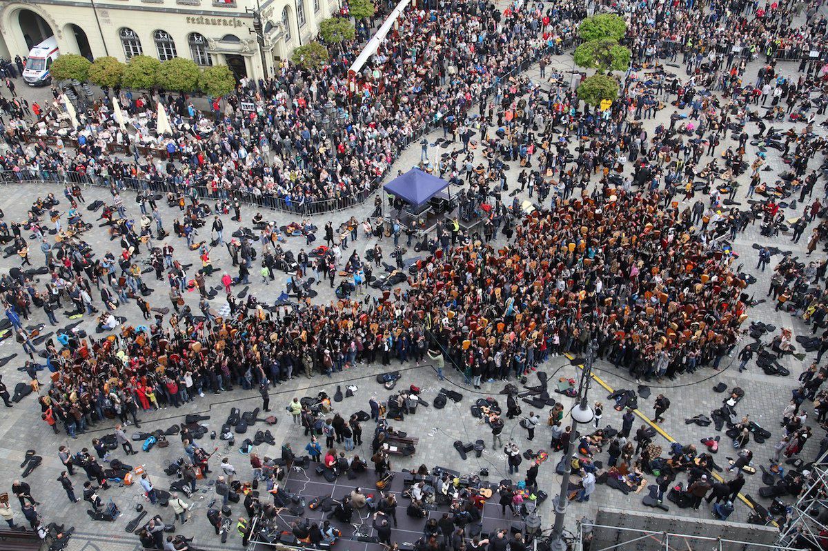 Wrocław. Gitarowy Rekord Świata ponownie na świeżym powietrzu. Tym razem na Pergoli