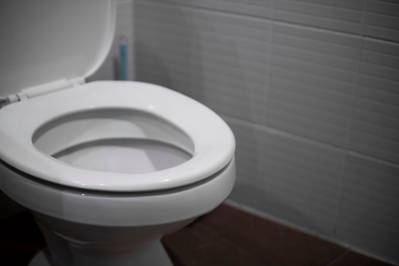 How to clean a toilet?