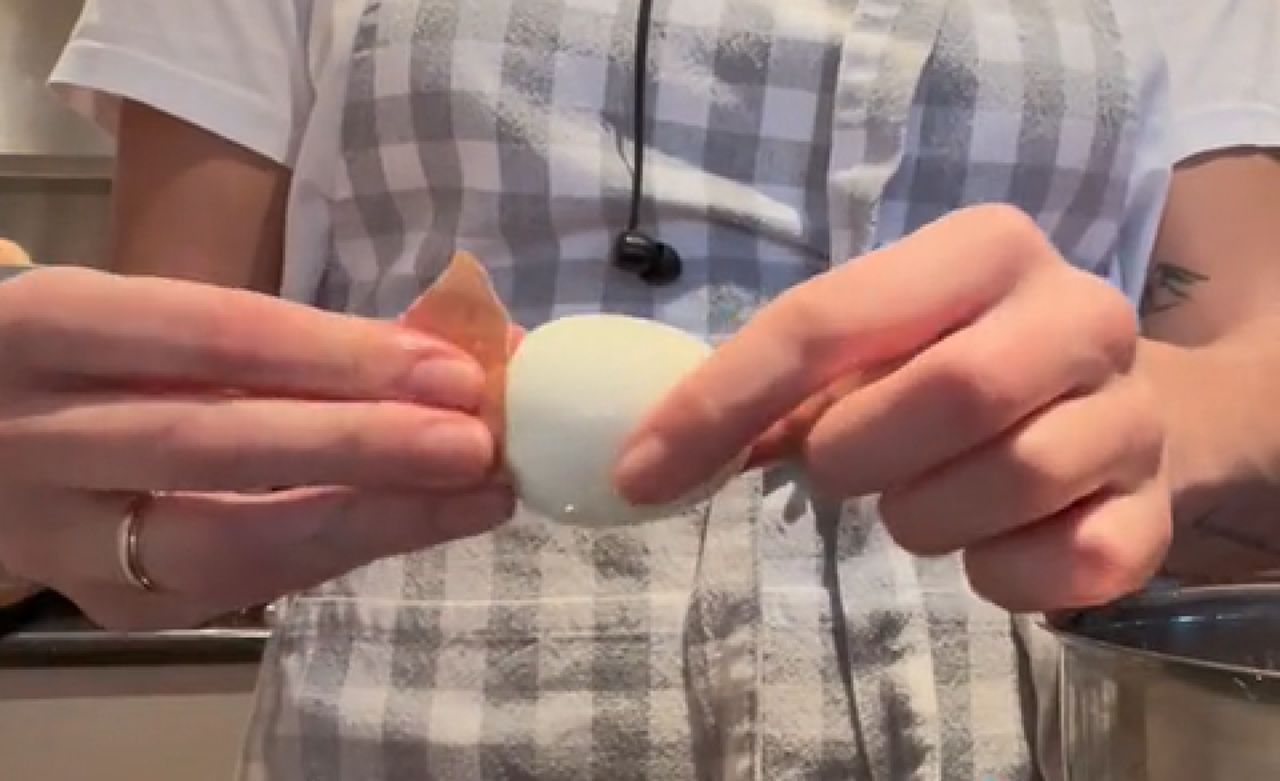 Szefowa kuchni zdradziła trik na obieranie jajek. Zajmuje tylko kilka sekund