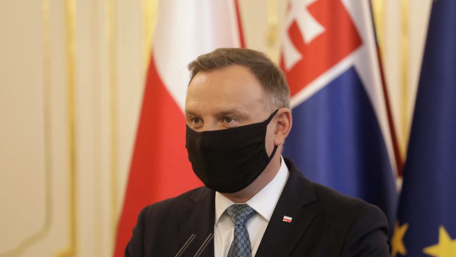 Andrzej DudaBratys�awa, S�owacja, 09.11.2021. Prezydent RP Andrzej Duda podczas konferencji prasowej po spotkaniu z prezydent S�owacji Zuzan� Caputov� w Pa�acu Prezydenckim w Bratys�awie, 9 bm. Prezydent Duda przebywa z wizyt� w Republice S�owacji. (sko) PAP/Albert ZawadaAlbert Zawadadyplomacja, polityka, wizyta, wizyta na S�owacji, covid, covid-19, epidemia, epidemie i zarazy, koronawirus w Polsce, maseczka ochronna, maska, pandemia, polityk, Polska, prezydenci, SARS-CoV-2, S�owacja, stan epidemii, wirus, zagraniczna
