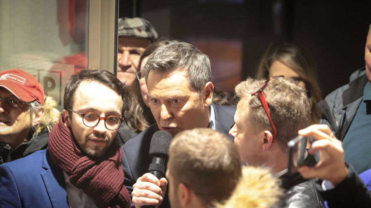 Protest w obronie TVP. - na zdjęciu dotychczasowy pracownicy stacji Samuel Pereira i Michał Adamczyk