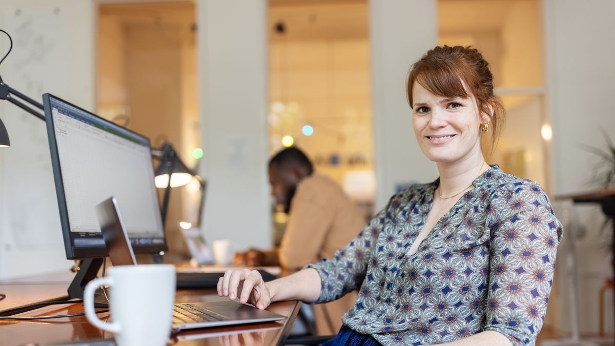 Portrait of a confident businesswoman sitting at her desk
Portrait of a confident businesswoman sitting at her desk and working at a startup office with a coworker working in the background. Female entrepreneur in casuals sitting at coworking desk and looking at camera.
Luis Alvarez
