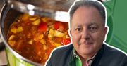 Robert Makłowicz gotuje leczo po chorwacku. Nie dodaje warzywa, które Polacy uwielbiają