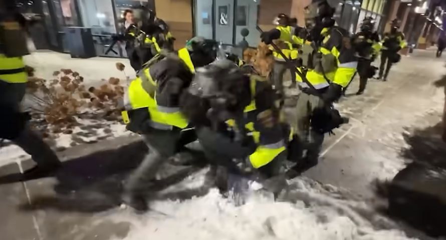 Meta blokuje linki. W tle burza po śmierci z rąk funkcjonariuszy ICE