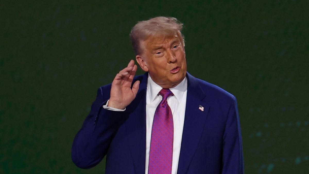 The Saudi-US Investment Forum in Riyadh
epa12096733 US President Donald Trump attends the Keynote Address at the Saudi-US Investment Forum in Riyadh, Saudi Arabia, 13 May 2025. The forum is taking place during the state visit of US President Trump to Saudi Arabia on 13 May.  EPA/ALI HAIDER 
Dostawca: PAP/EPA.
ALI HAIDER
gesture, person