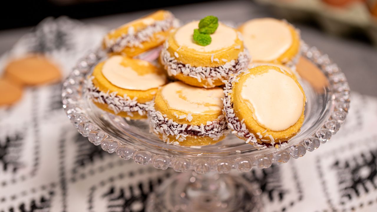 Te kruche ciasteczka robiła każda babcia. Z różaną marmoladą smakowały najlepiej