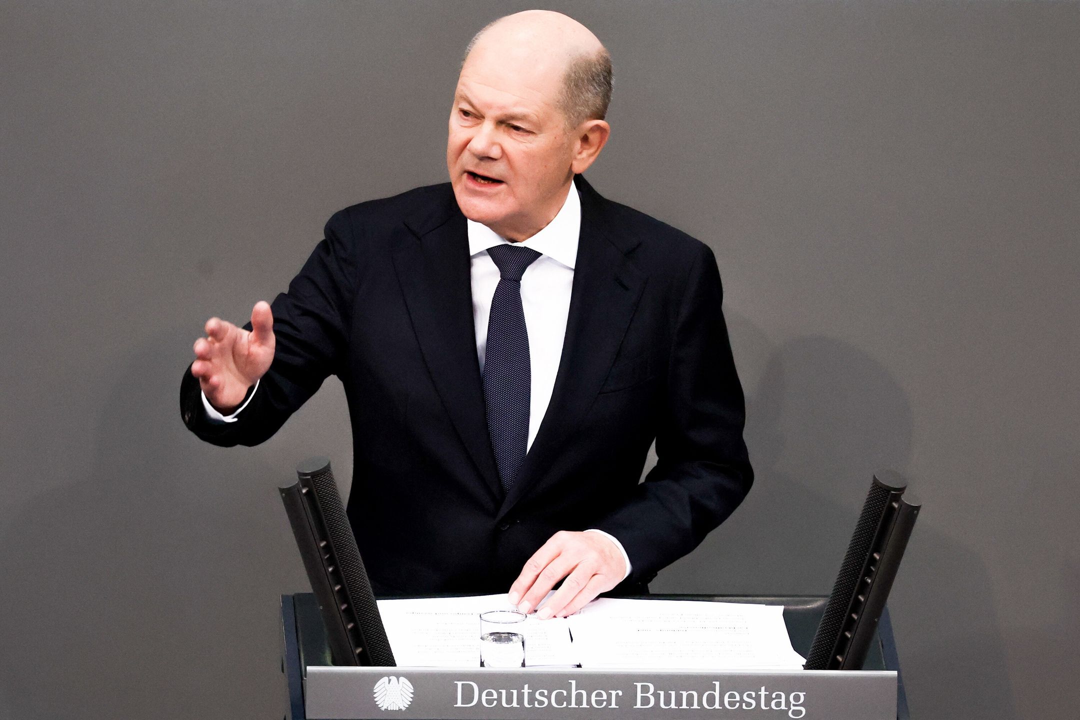 German Chancellor Olaf Scholz delivers a speech at the meeting of the German Bundestag in Berlin, Germany, 11 February 2025. EPA/FILIP SINGER Dostawca: PAP/EPA.