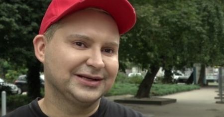 Arkadius własnoręcznie uszył strój dla Miss Gizzy!