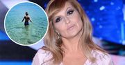 Katarzyna Skrzynecka pluska się w morzu. Jej figura robi wrażenie