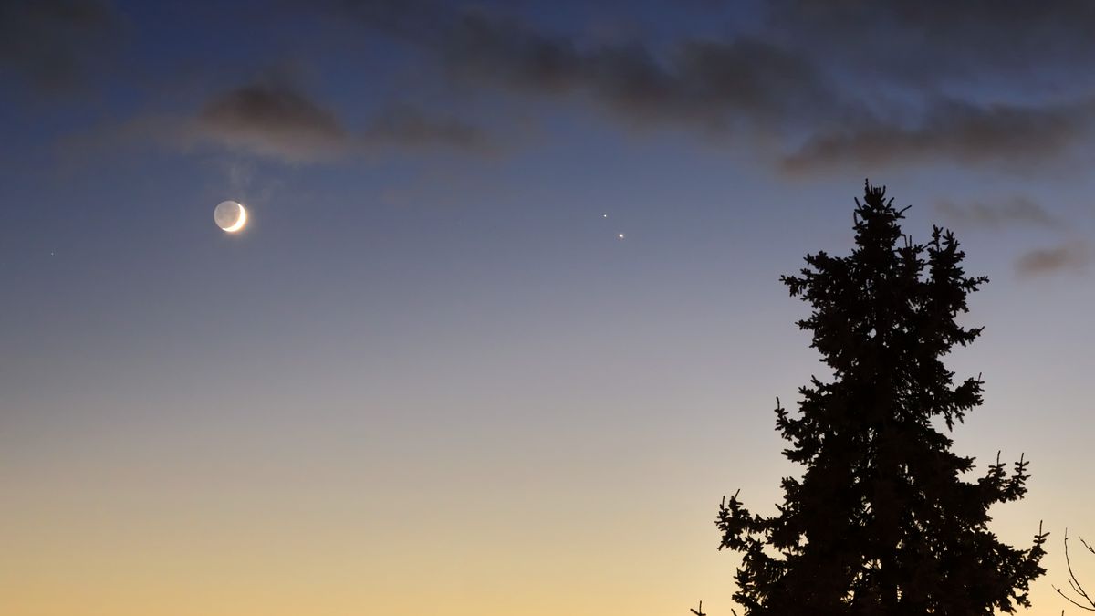 Przed nami koniunkcja Saturna i Księżyca - zdjęcie ilustracyjne