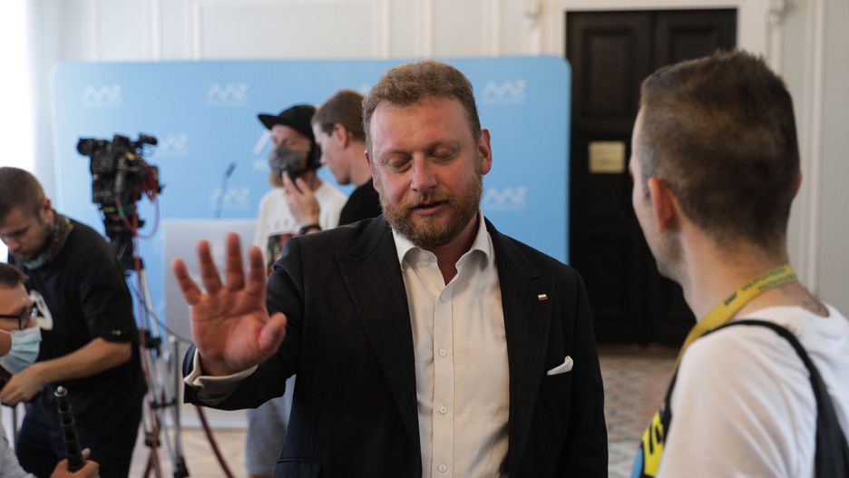 Łukasz Szumowski rozmawiał z dziennikarzami. Dariusz Joński przerwał konferencję