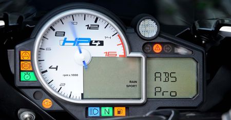 Drogowy ABS od BMW dla sportowych motocykli