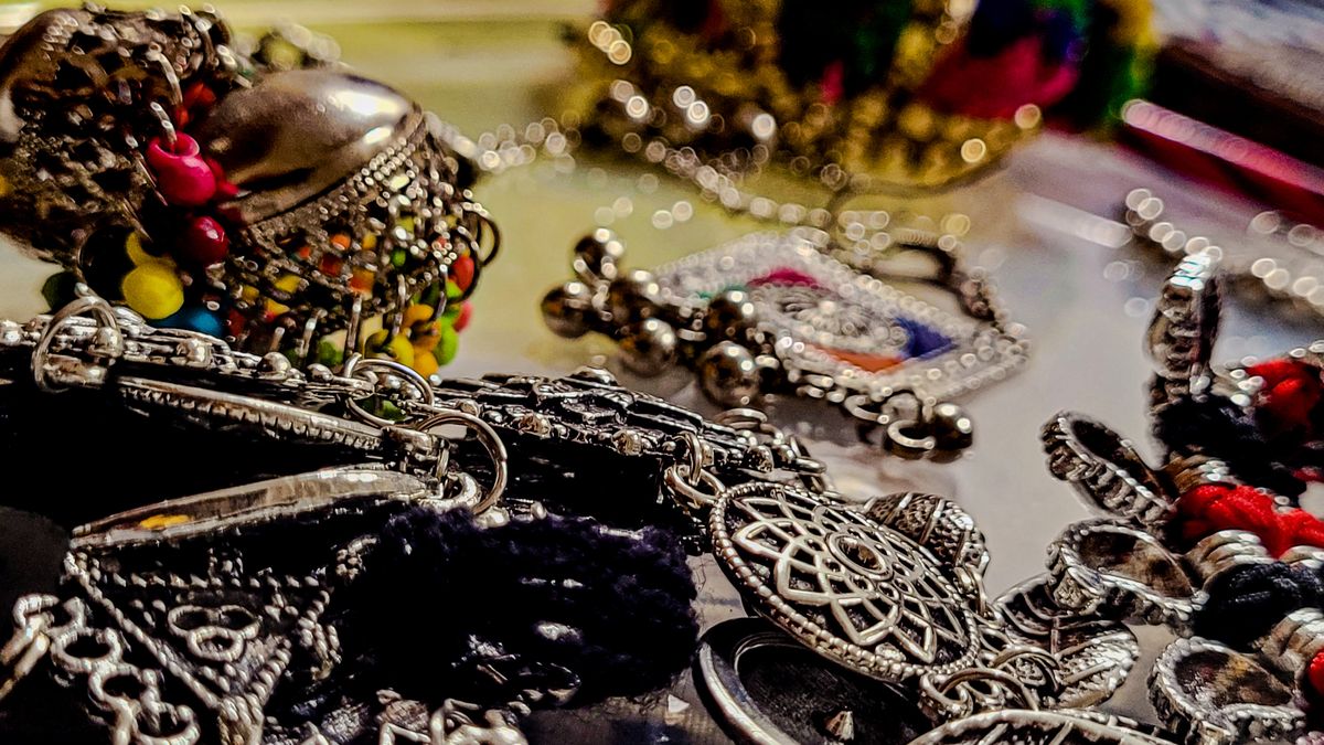 Biżuteria ze szkła ołowiowego mogła powstawać w Polsce