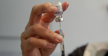 Tyle zarobią na szczepionce. Pfizer podnosi prognozę zysku