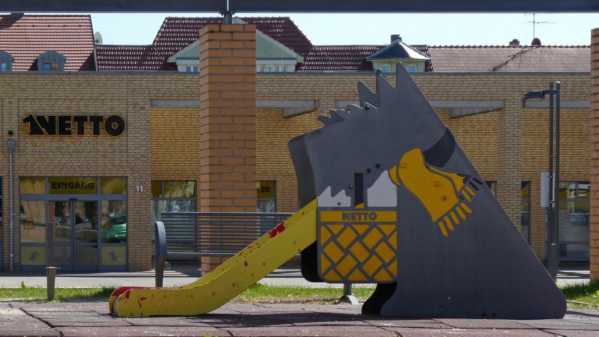 18 sklepów działających w Polsce pod szyldem Tesco zostanie zamkniętych po to, by otworzyć się już jako Netto