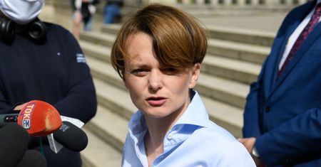 Poseł odpowiada wicepremier Emilewicz. Zaprasza na kawę