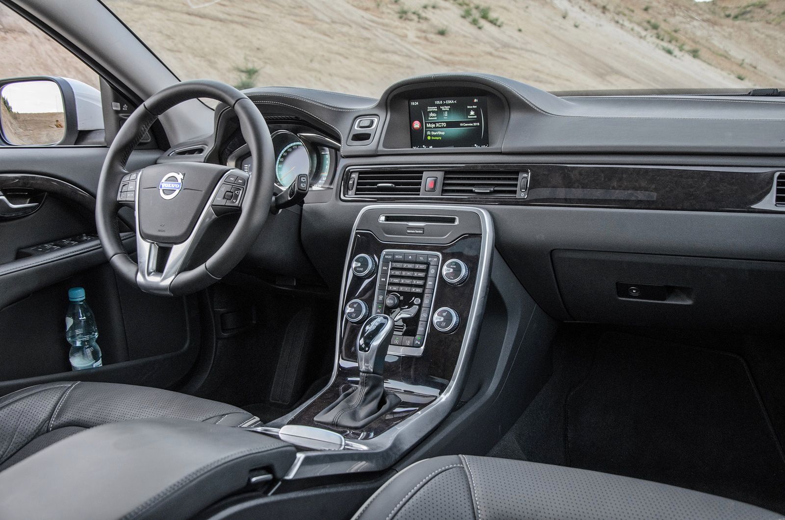 Wielką zaletą Volvo XC70 jest jego proste i wygodne wnętrze. Klasyka typowa dla tej marki.