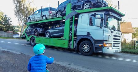 Te samochody Ukraińcy kupują najchętniej. Tylu aut nie sprowadzili od 25 lat