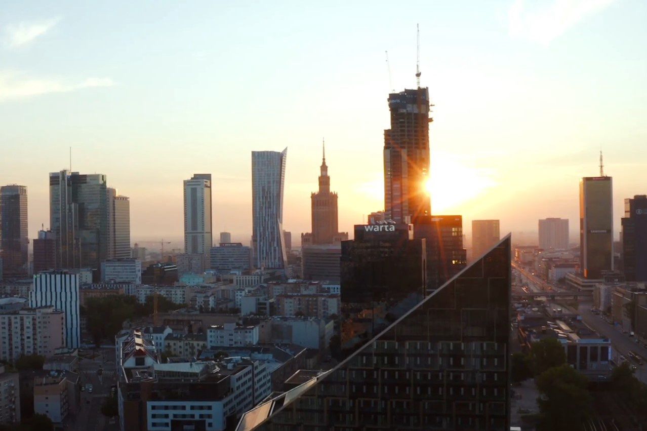 Polacy znów najlepsi w Europie. Dwie najważniejsze nagrody w prestiżowym konkursie - Panorama Warszawy wykonana z drona