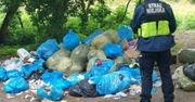 Wyrzucili stertę śmieci w stolicy. W workach były dokumenty