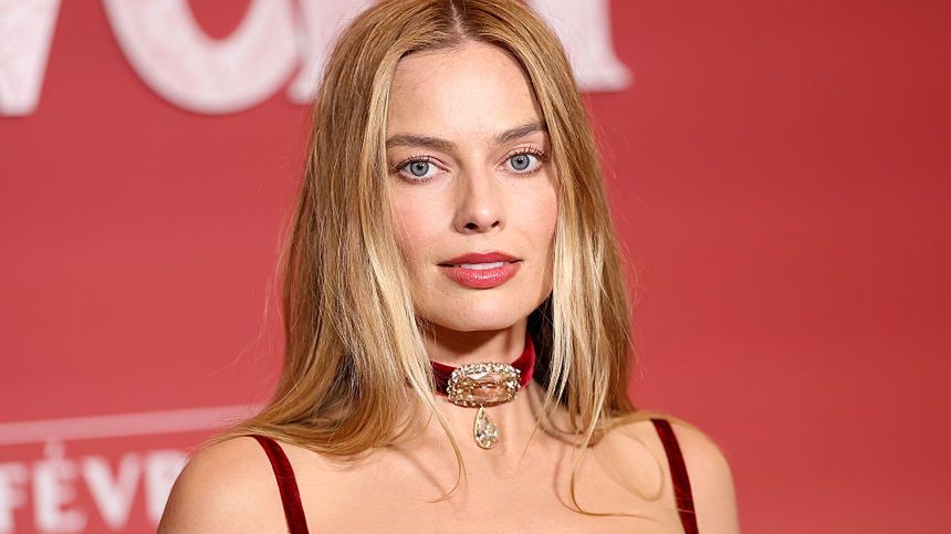 Margot Robbie wybiera zawsze modne stylizacje