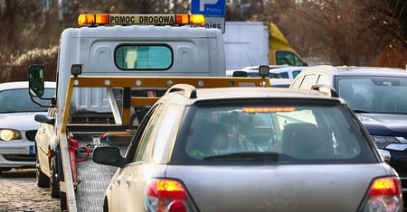 Co wiesz o pomocy drogowej? Sprawdź się odkrywając 16 haseł
