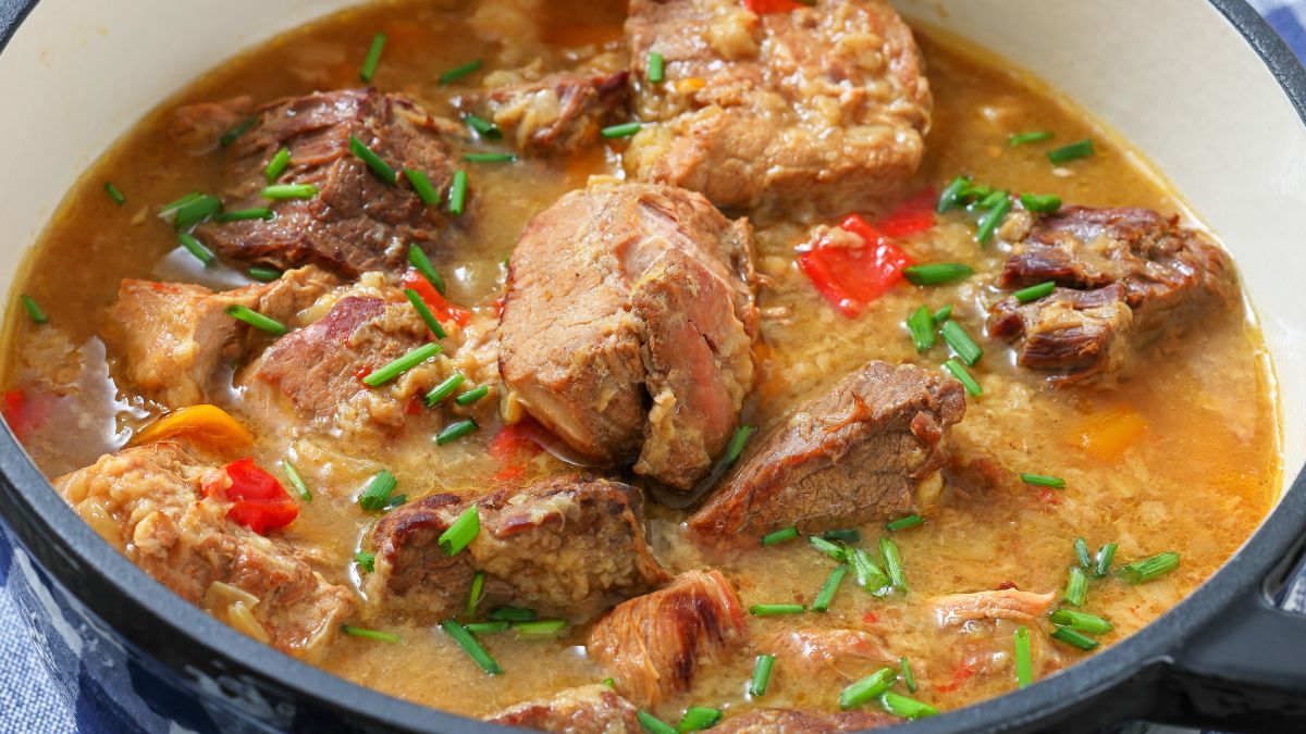 Gulasz wieprzowy z cząbrem jest łatwiejszy do strawienia