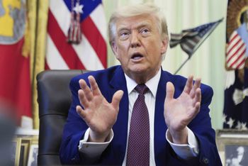 Trump bagatelizuje zagrożenie w Ormuzie. Promuje alternatywną trasę przy Omanie