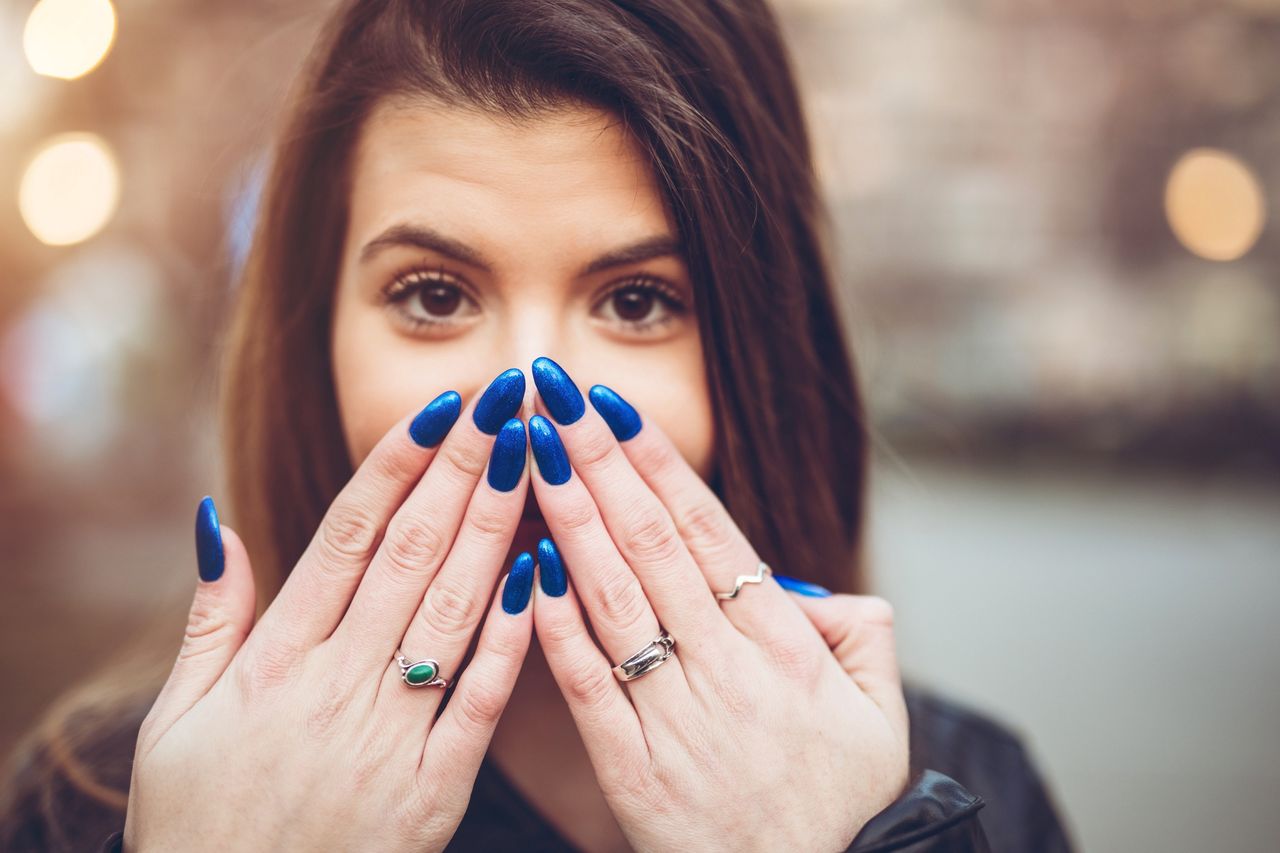 Przedłużanie paznokci to jeden z popularnych zabiegów kosmetycznych.