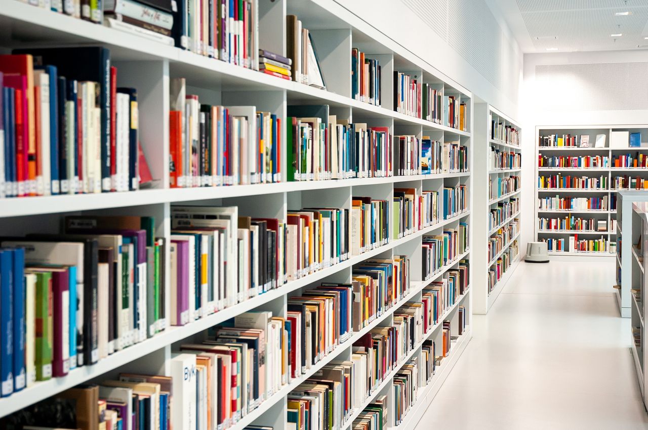 Kazimierza Wielka: Kulturalne wakacje z biblioteką. Tym razem wycieczka do Podzamcza Chęcińskiego i Tokarni.