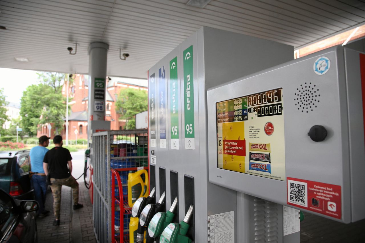 Analitycy mają dobrą wiadomość dla kierowców. Zelżeje drożyzna na stacjach