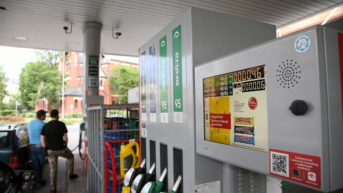 Og�lnopolska blokada Orlenu w Szczecinie
11.06.2022 Szczecin , ul. Kopernika , stacja paliw Orlen . Wydarzenie pod haslem " Blokujemy Orlen "
Fot. Cezary Aszkielowicz / Agencja Wyborcza.pl
Fot. Cezary Aszkielowicz / Agencja Wyborcza.pl
benzyna, cena benzyny, protest, blokowanie stacji, blokada stacji