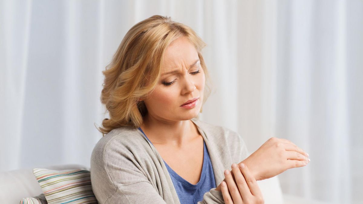 Hiperfosfatemia oznacza za wysokie stężenie fosforu w naszej krwi. Prawidłowe stężenie tego pierwiastka w surowicy krwi osoby dorosłej powinno wynosić 0,8—1,5 mmol/l. 