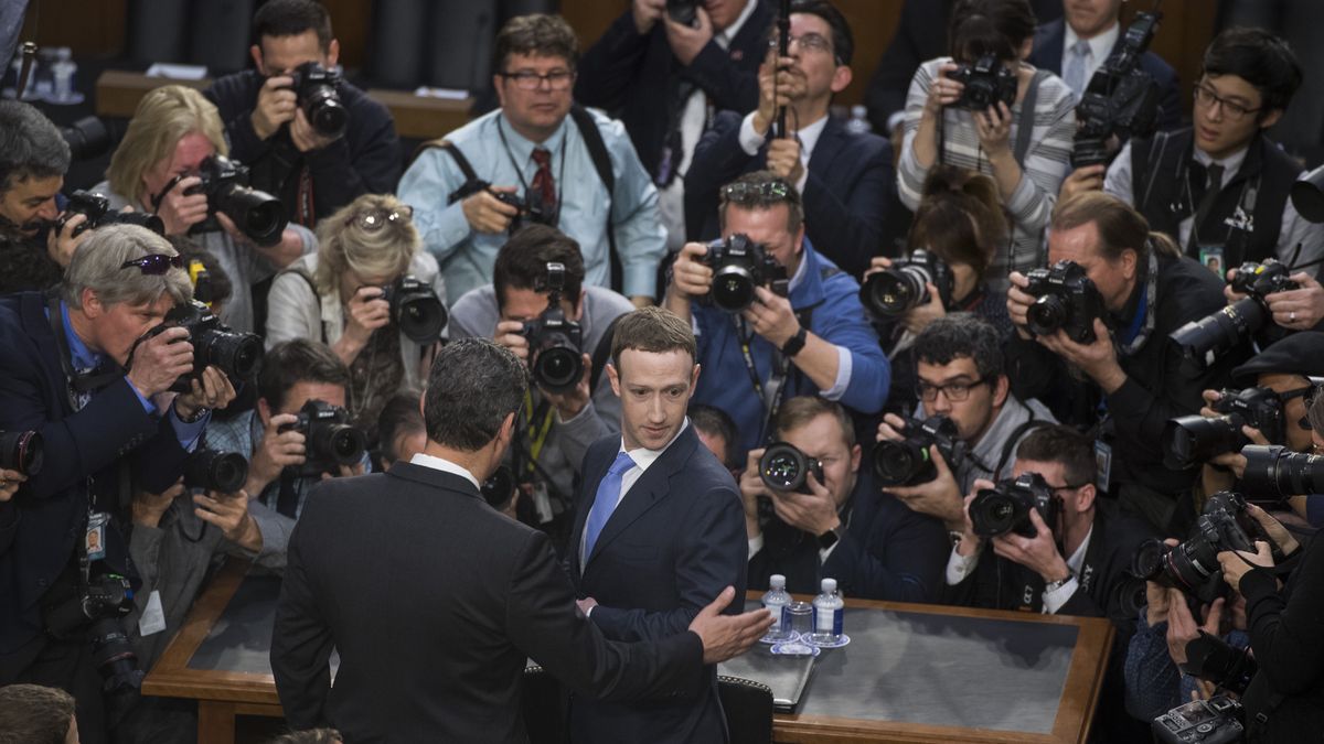 Mark Zuckerberg ma powód do niepokoju