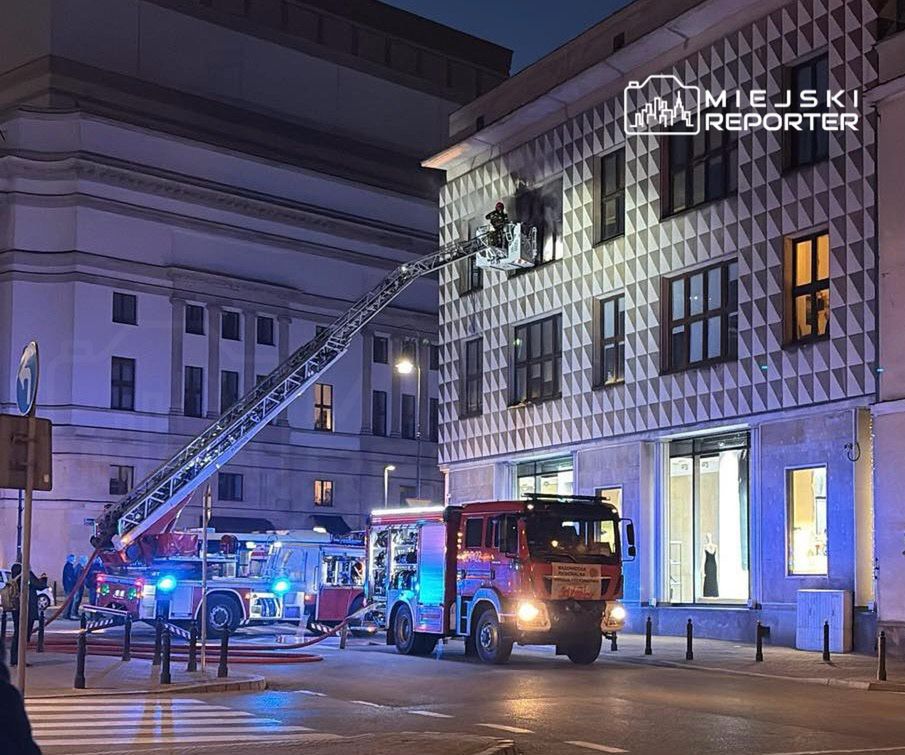 Pożar mieszkania w kamienicy w centrum Warszawy. Jedna osoba trafiła do szpitala