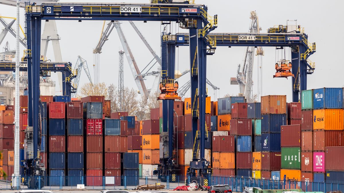 Cranes and containers are seen in Gdynia Port, Poland's
GDYNIA, POMERANIAN VOIVODESHIP, POLAND - 2022/10/21: Cranes and containers are seen in Gdynia Port, Poland's third biggest transport port, located on the Baltic Sea. The Port of Gdynia is a key terminal of military shipments into the eastern flank of NATO. The port has increasing strategic meaning for the organisation, especially after Finland's and Sweden's (other Baltic Sea states) bid to join NATO. (Photo by Dominika Zarzycka/SOPA Images/LightRocket via Getty Images)
SOPA Images
containers, cranes, eu, export, gdynia port, international port, terminal, transport, transport port