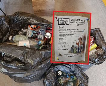 Ogłoszenie na klatce schodowej. Tak dorabia 12-latek