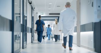 Zarobki lekarzy w Czechach. Tak wypadają na tle Polaków