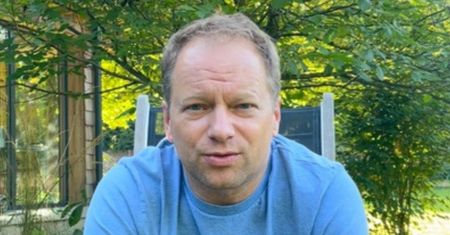 Do stolicy ma 60 min. Aktor z żoną pokazali swoją posiadłość