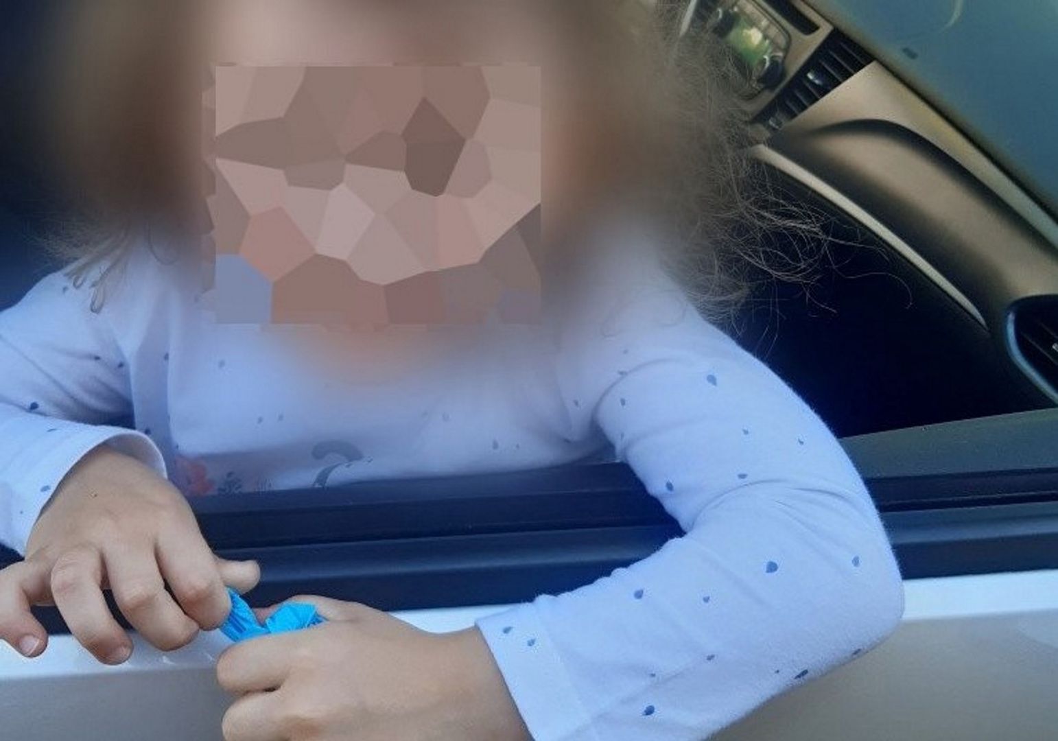 4-latka błąkała się po Mławie. Policja: mogło skończyć się tragedią