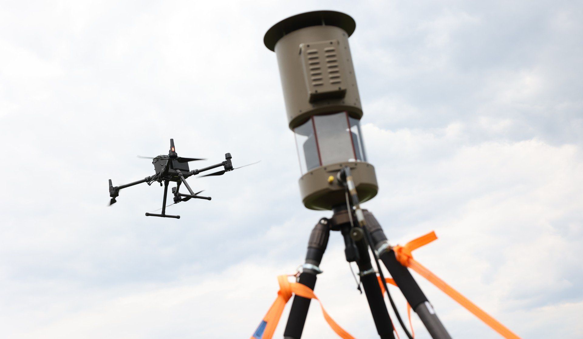 Zakłócenia systemów GPS mają odpowiadać za utratę dronów i  wadliwie działające nawigacje w pojazdach osobowych, na Pomorzu
