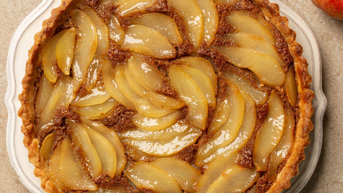 Na Wszystkich Świętych robię ciasto z gruszkami i budyniem