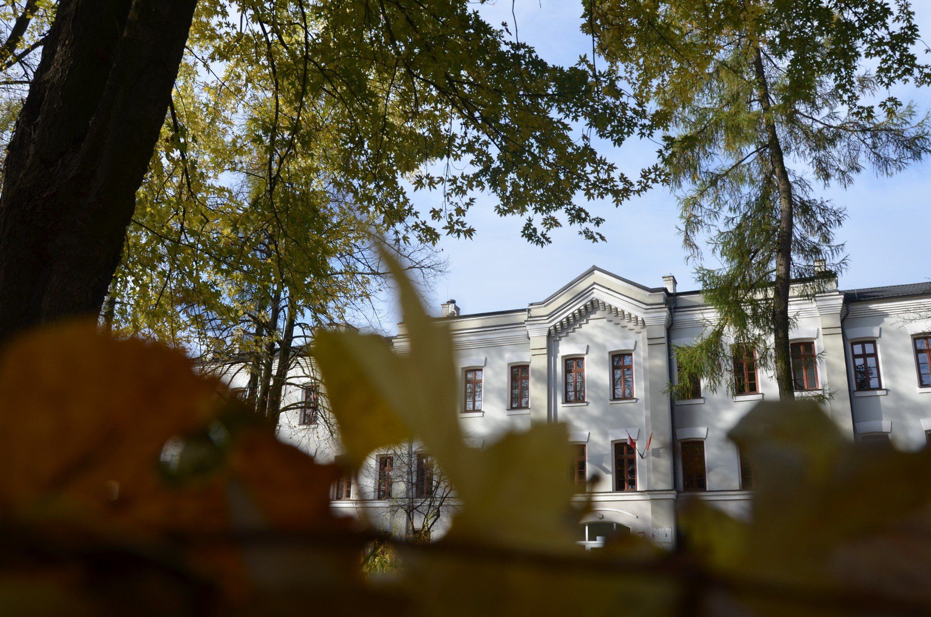 Jesień na kampusie Akademii Nauk Stosowanych Stefana Batorego w Skierniewicach