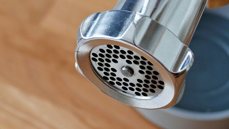 Maszynka do mięsa pozwala na uzyskanie zdrowego i bezpiecznego mięsa mielonego w warunkach domowych
