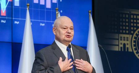 Adam Glapiński jak biblijny Noe. NBP "arką" PiS