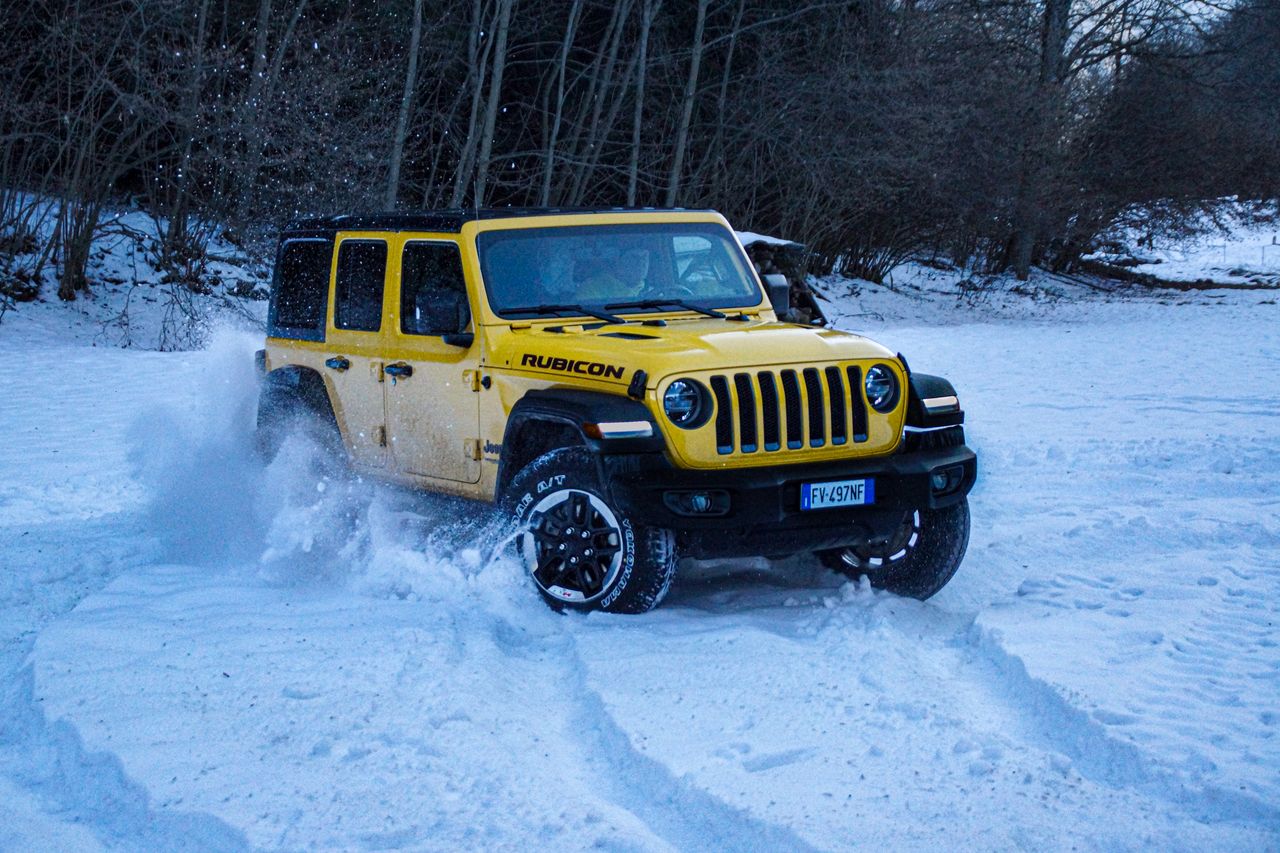 Częściowa elektryfikacja obejmie praktycznie wszystkie modele Jeepa. Na pierwszy ogień idą Renegade i Compass, później Wrangler (na zdjęciu).