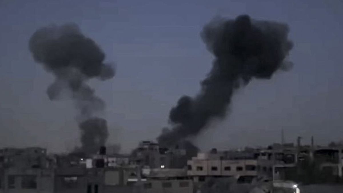 GAZA CITY, GAZA - MAY 02: Smoke rises from the residential areas following the Israeli attacks on Jabalia Refugee Camp on May 02, 2025. (Photo by Mahmoud ssa/Anadolu via Getty Images)
